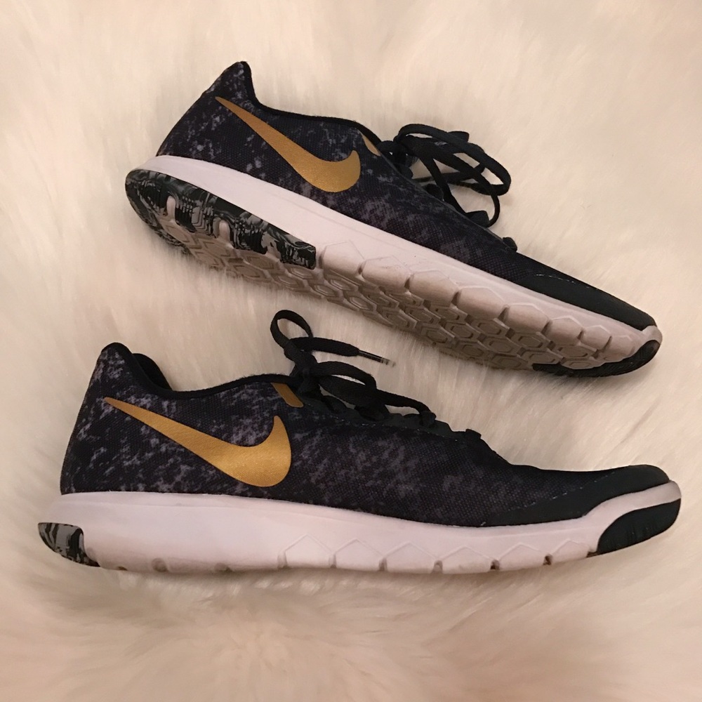 NIKE Women's Flex Experience RN 6 Running Shoes